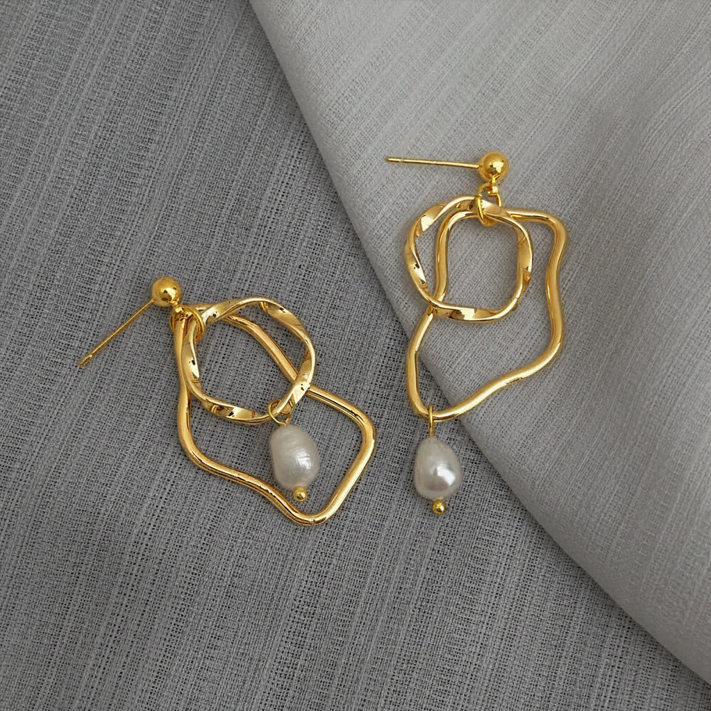 The Amour de Perle Set - Freshwater pearl and gold plated pendant with earrings