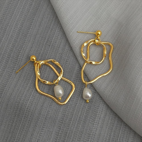 The Amour de Perle Set - Freshwater pearl and gold plated pendant with earrings