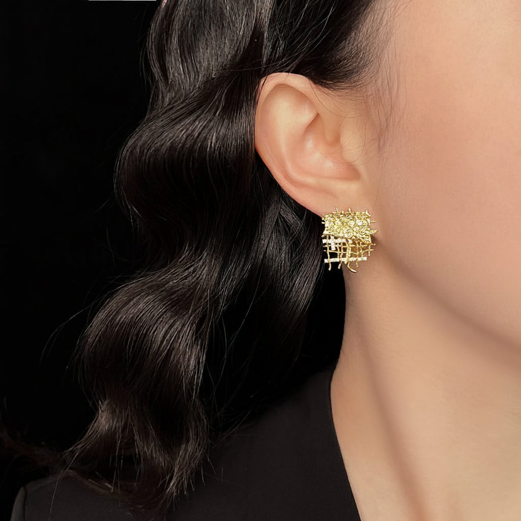 Micro-Inlaid Zircon Color-preserving Electroplated Silver Needle Earrings