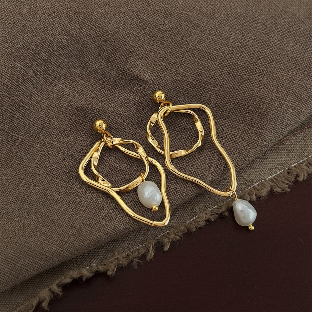 The Amour de Perle Set - Freshwater pearl and gold plated pendant with earrings