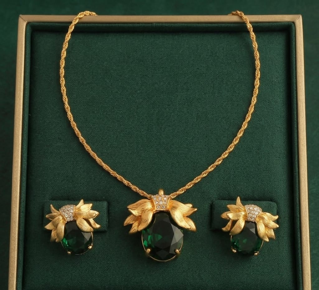 Enchanted Forest Leaf Pendant & Earrings Set